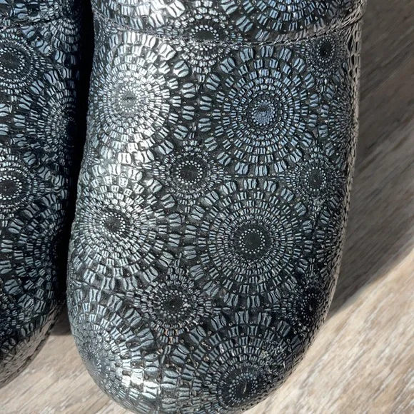 Dansko Clogs Size 37 ( US 6.5-7) - Picture 4 of 16